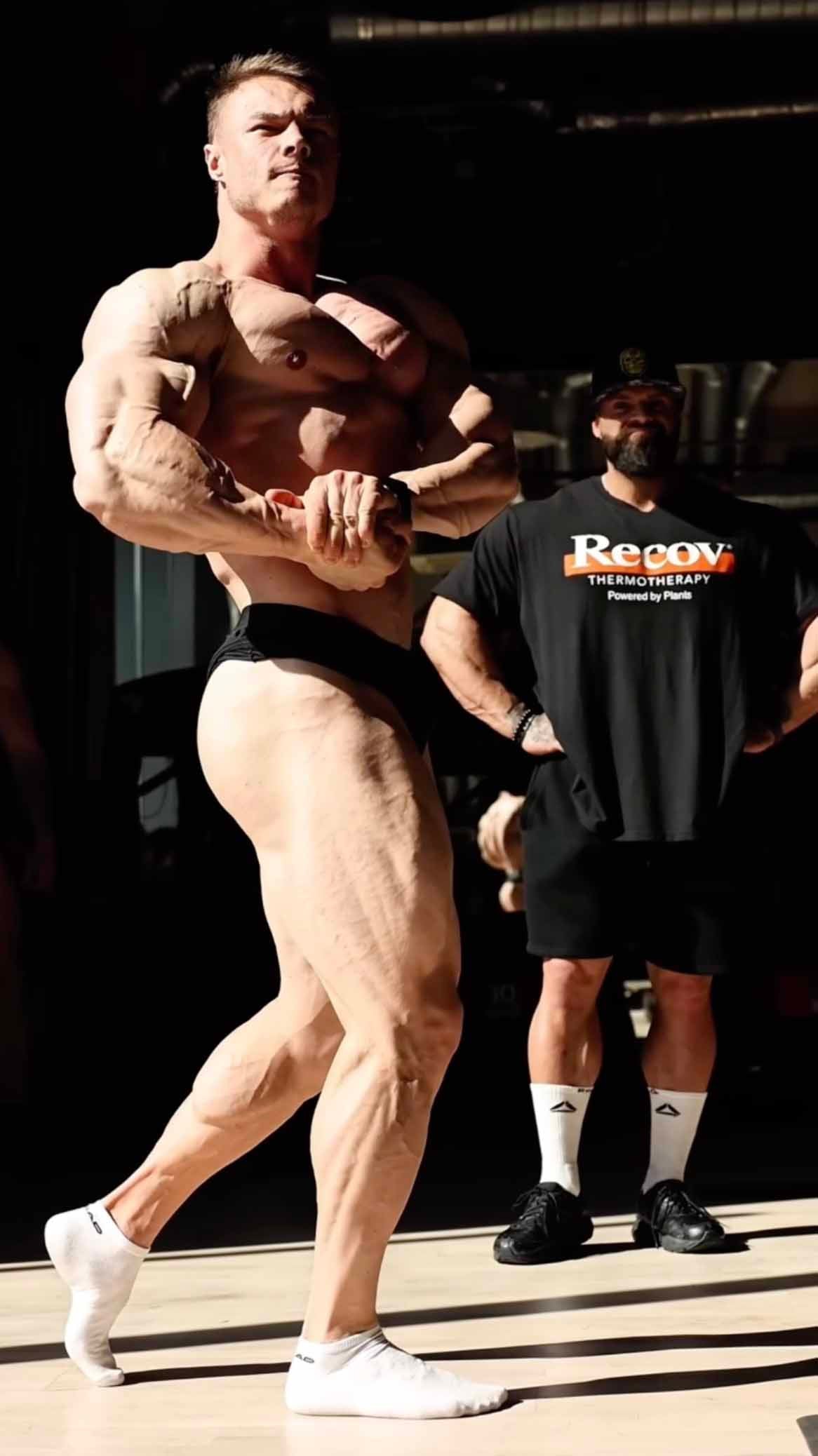 Mike Sommerfeld Coaches IFBB Pros Through Elite Bodybuilding Posing Practice